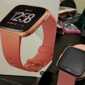 Fitbit Versa in Peach Gold